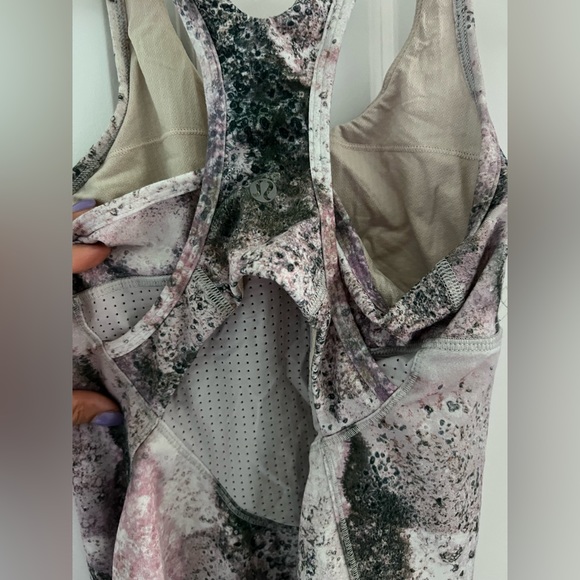 SIZE FOUR LULULEMON RACERBACK TOP - Picture 2 of 4